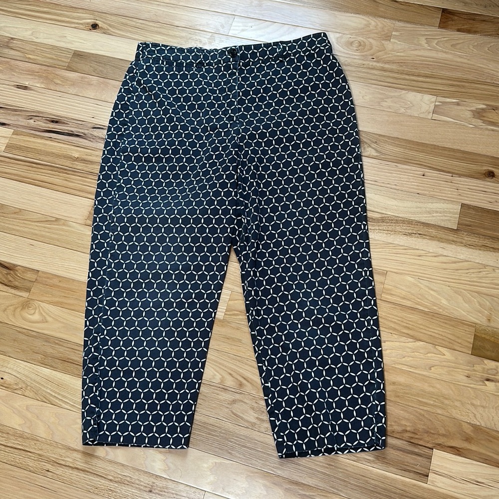 Counterparts size 14, gray and white crop pants